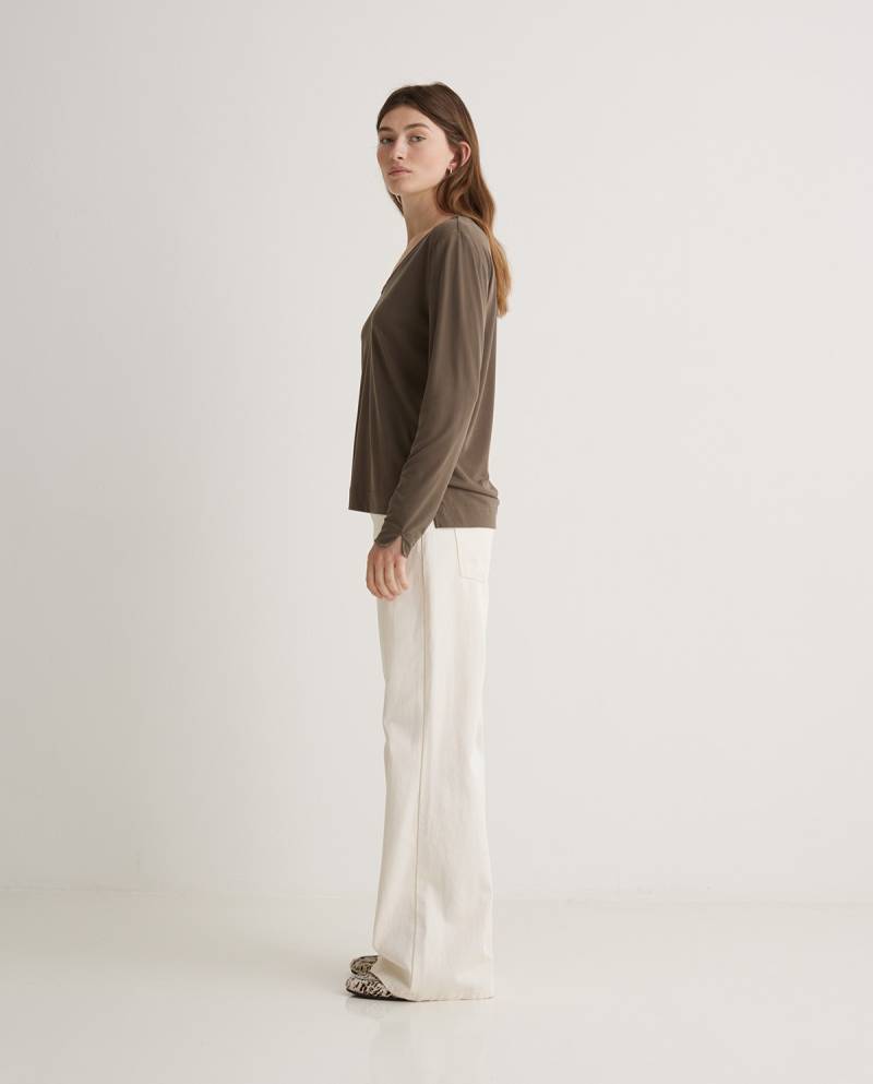 yerse khaki vneck tshirt sketchshop