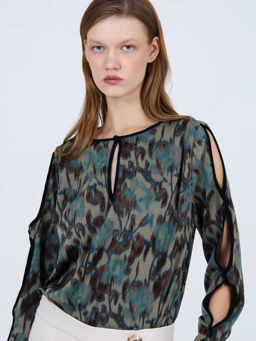 skatie slit sleeve blouse hook sketchshop