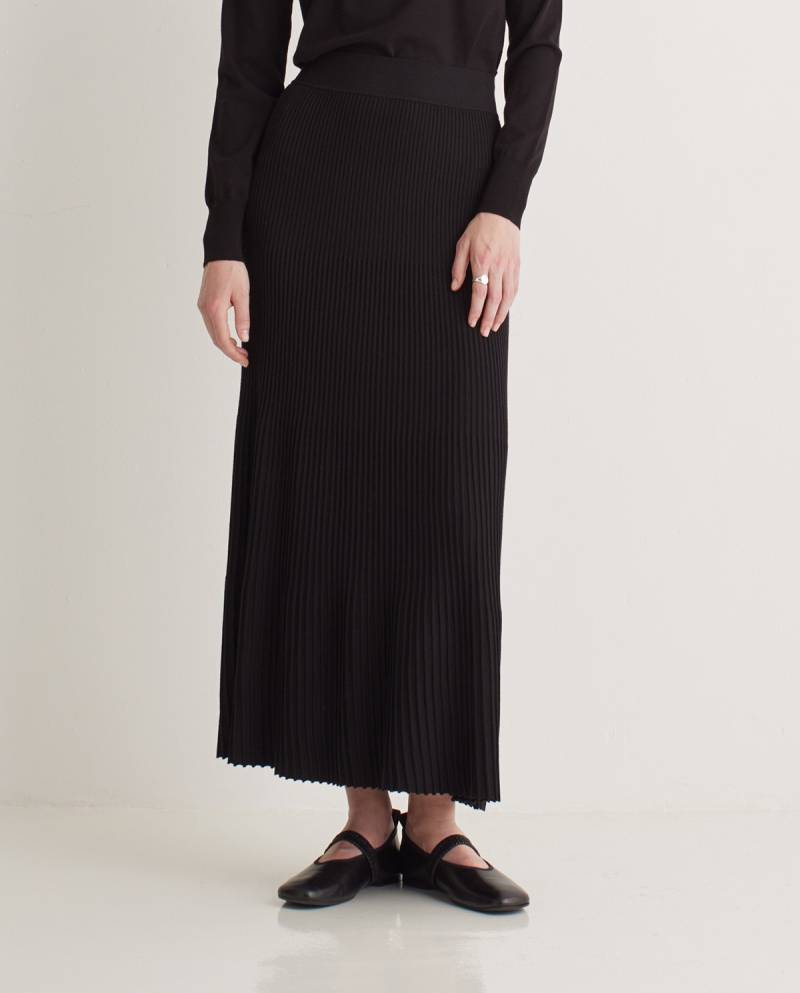yerse black pleated midi skirt sketchshop