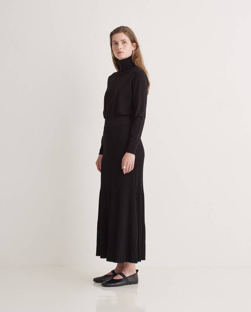 yerse black pleated midi skirt sketchshop