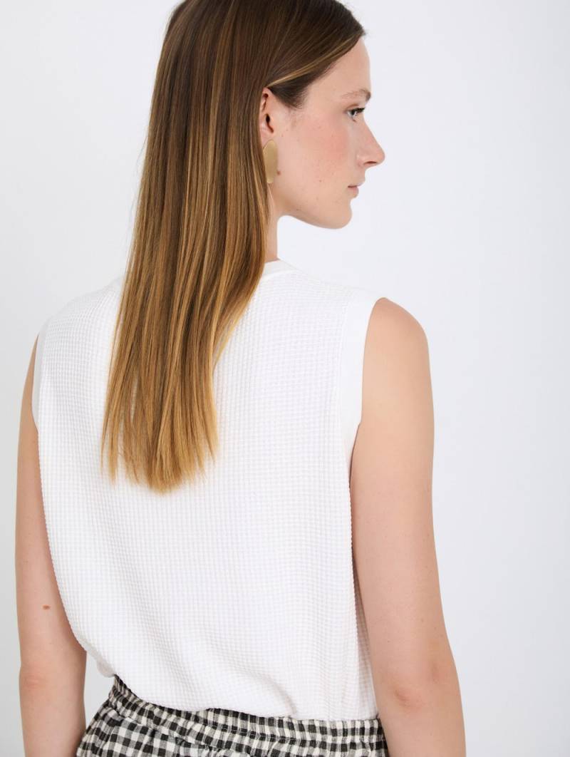 skatie textured knit vest sketchshop