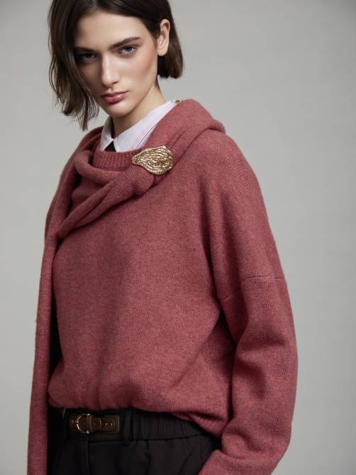 skatie sweater with brooch scarf dusty pink sketchshop