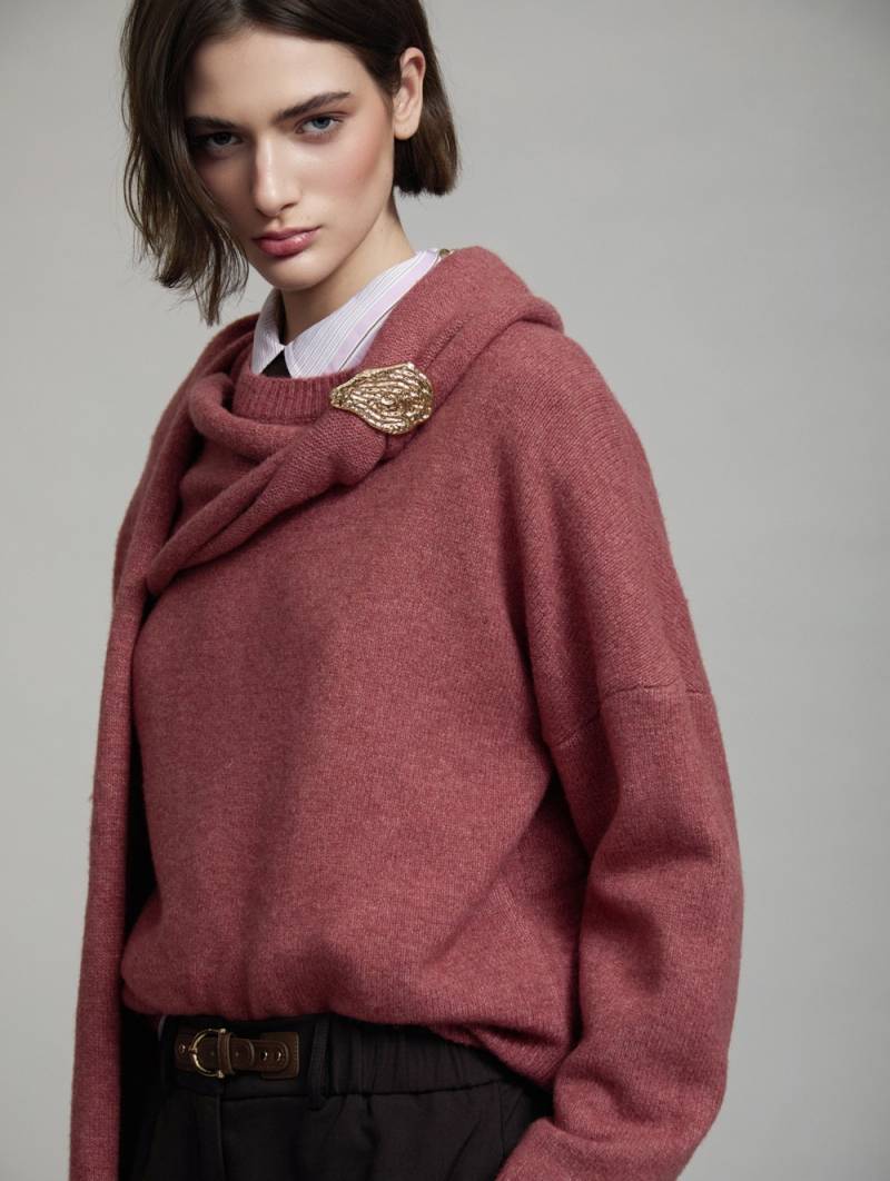 skatie sweater with brooch scarf dusty pink sketchshop