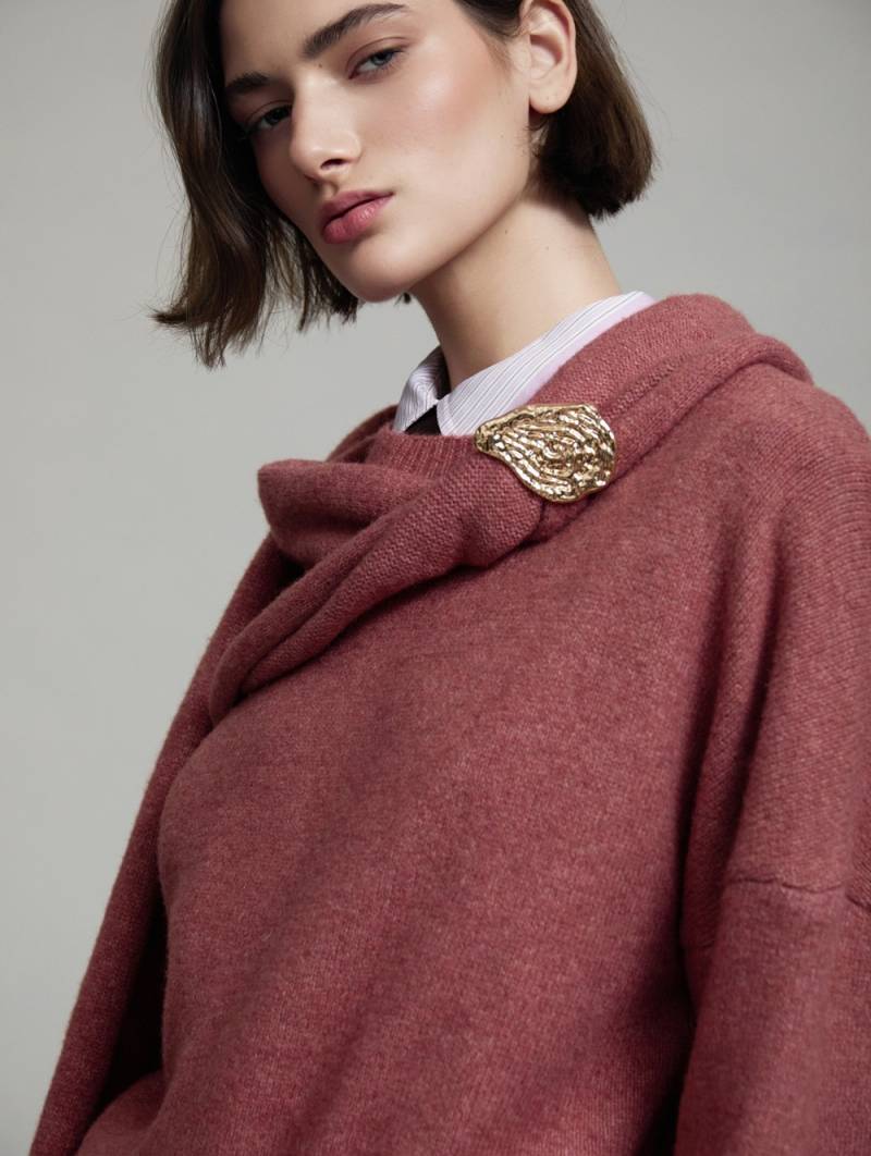 skatie sweater with brooch scarf dusty pink sketchshop